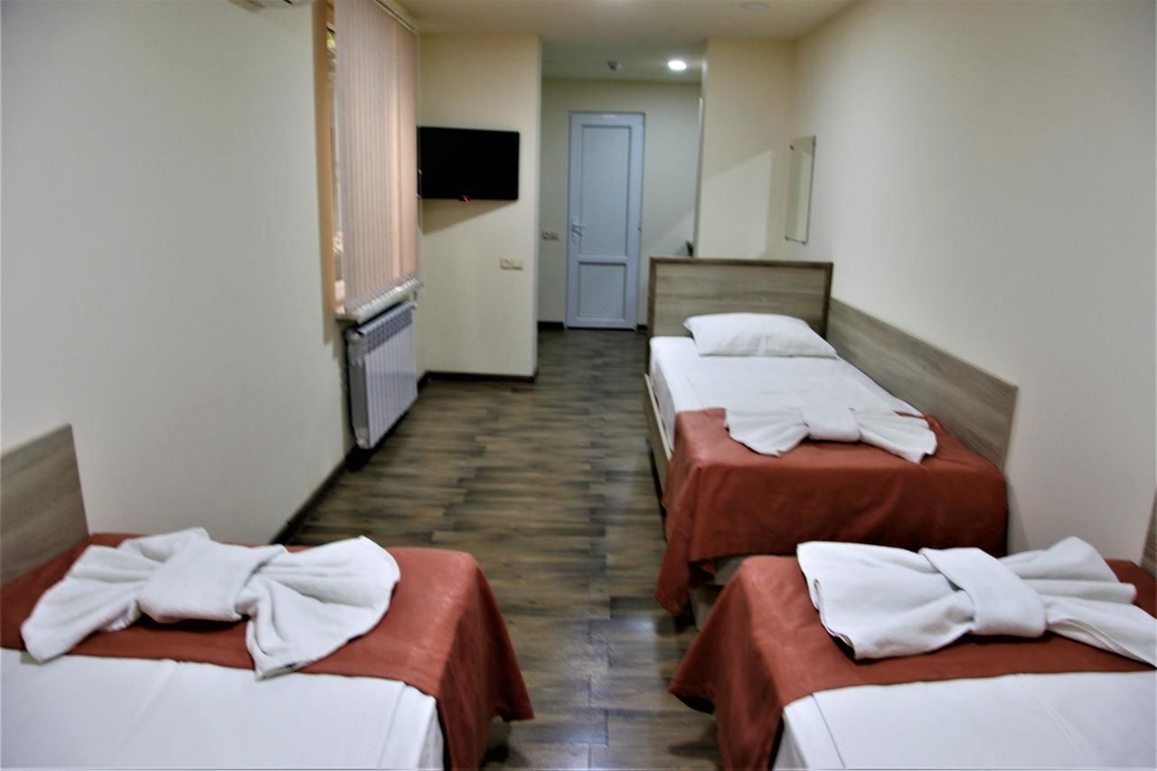 Отель Albert House Hotel and Tours Ереван