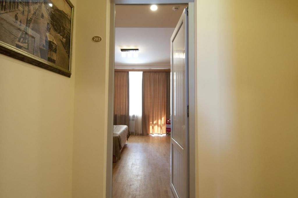 Отель Albert House Hotel and Tours Ереван