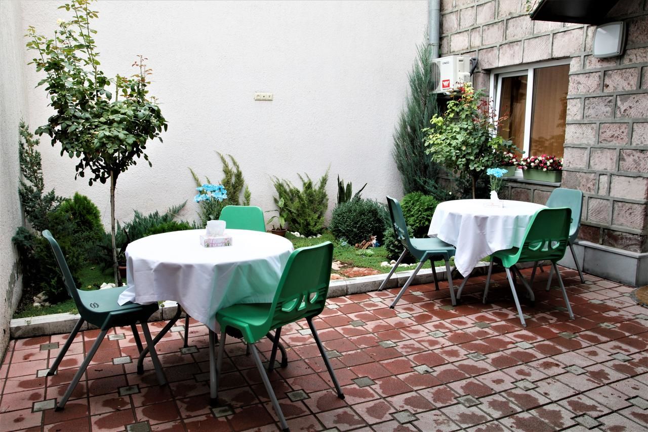 Отель Albert House Hotel and Tours Ереван