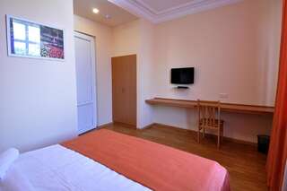 Отель Albert House Hotel and Tours Ереван Двухместный номер Делюкс с 1 кроватью и балконом-5
