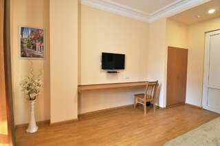 Отель Albert House Hotel and Tours Ереван Двухместный номер Делюкс с 1 кроватью-4