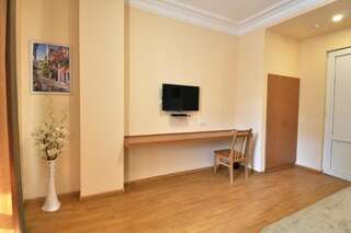 Отель Albert House Hotel and Tours Ереван Двухместный номер Делюкс с 1 кроватью-7