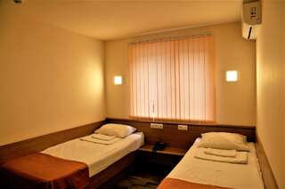 Отель Albert House Hotel and Tours Ереван Двухместный номер с 2 отдельными кроватями-3