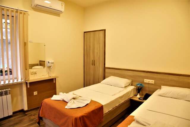 Отель Albert House Hotel and Tours Ереван-15