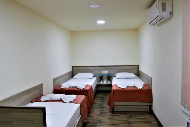 Отель Albert House Hotel and Tours Ереван-20