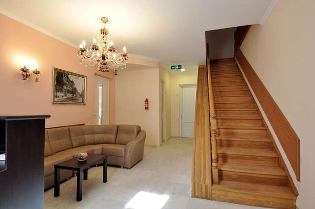 Отель Albert House Hotel and Tours Ереван-30