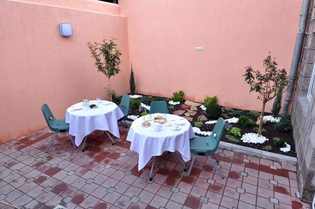 Отель Albert House Hotel and Tours Ереван-33