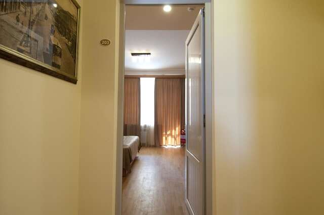 Отель Albert House Hotel and Tours Ереван-34