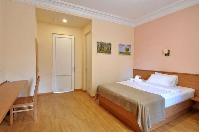 Отель Albert House Hotel and Tours Ереван-6