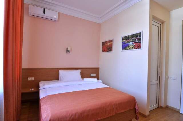 Отель Albert House Hotel and Tours Ереван-48
