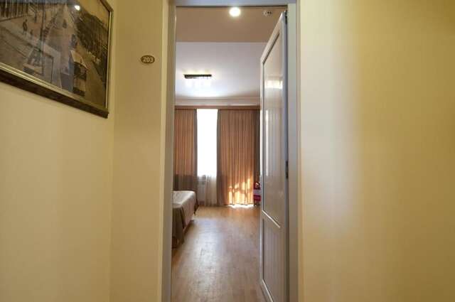 Отель Albert House Hotel and Tours Ереван-49