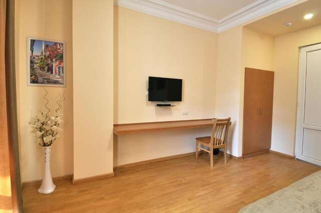 Отель Albert House Hotel and Tours Ереван-50